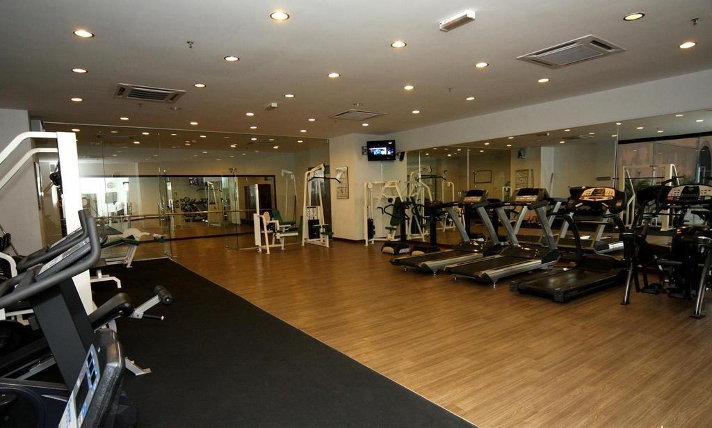 Berjaya Times Square Hotel, Kuala Lumpur Dış mekan fotoğraf The gym at the hotel